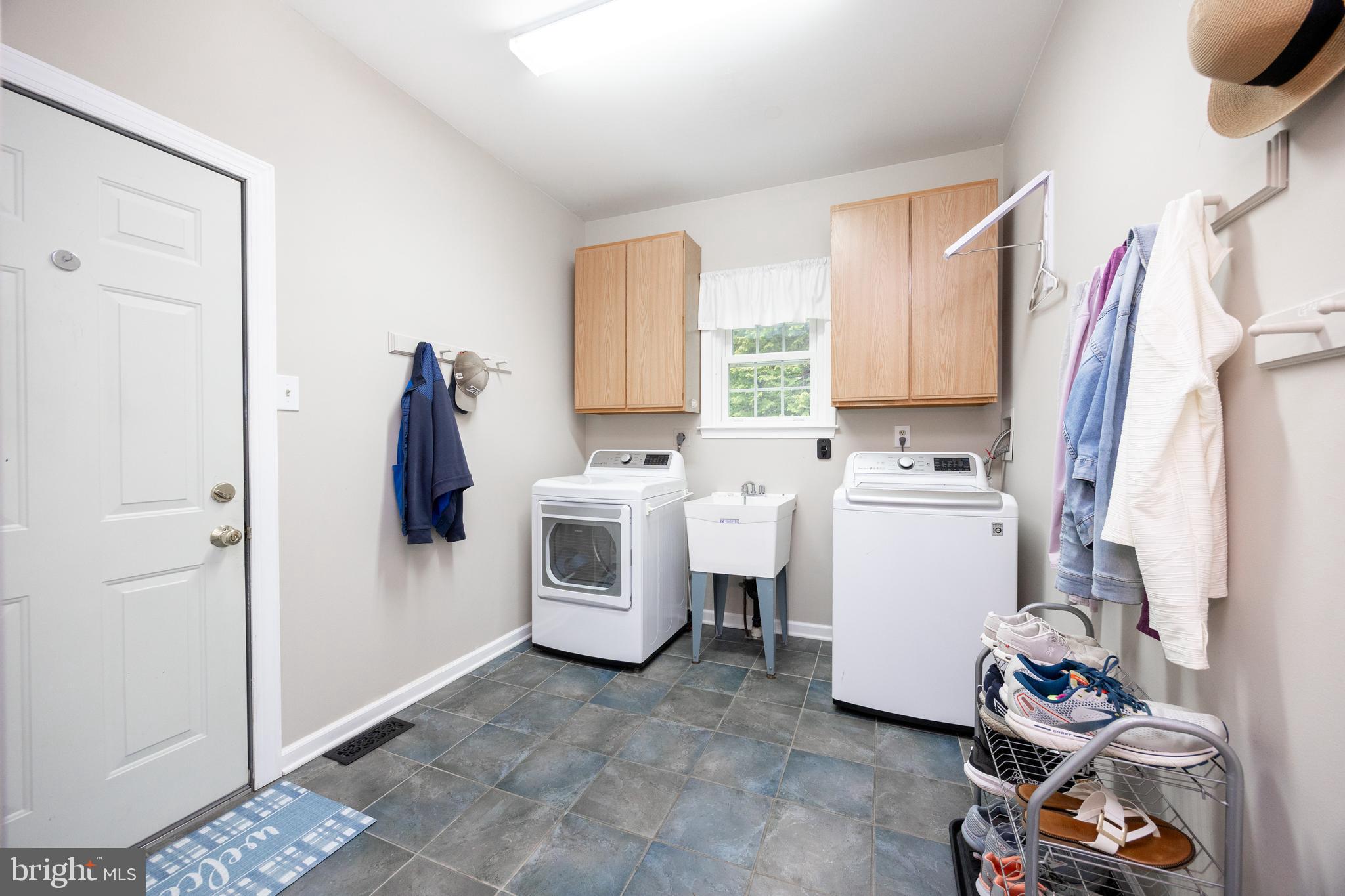 211 Ravenwood Road Exton, PA 19341 - Photo 34 of 44 Conveniently located Laundry Rm to Kitch & Garage