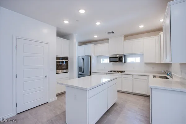 $2,200 | 2555 Hampton Road, Unit 11201, Henderson, NV 89052