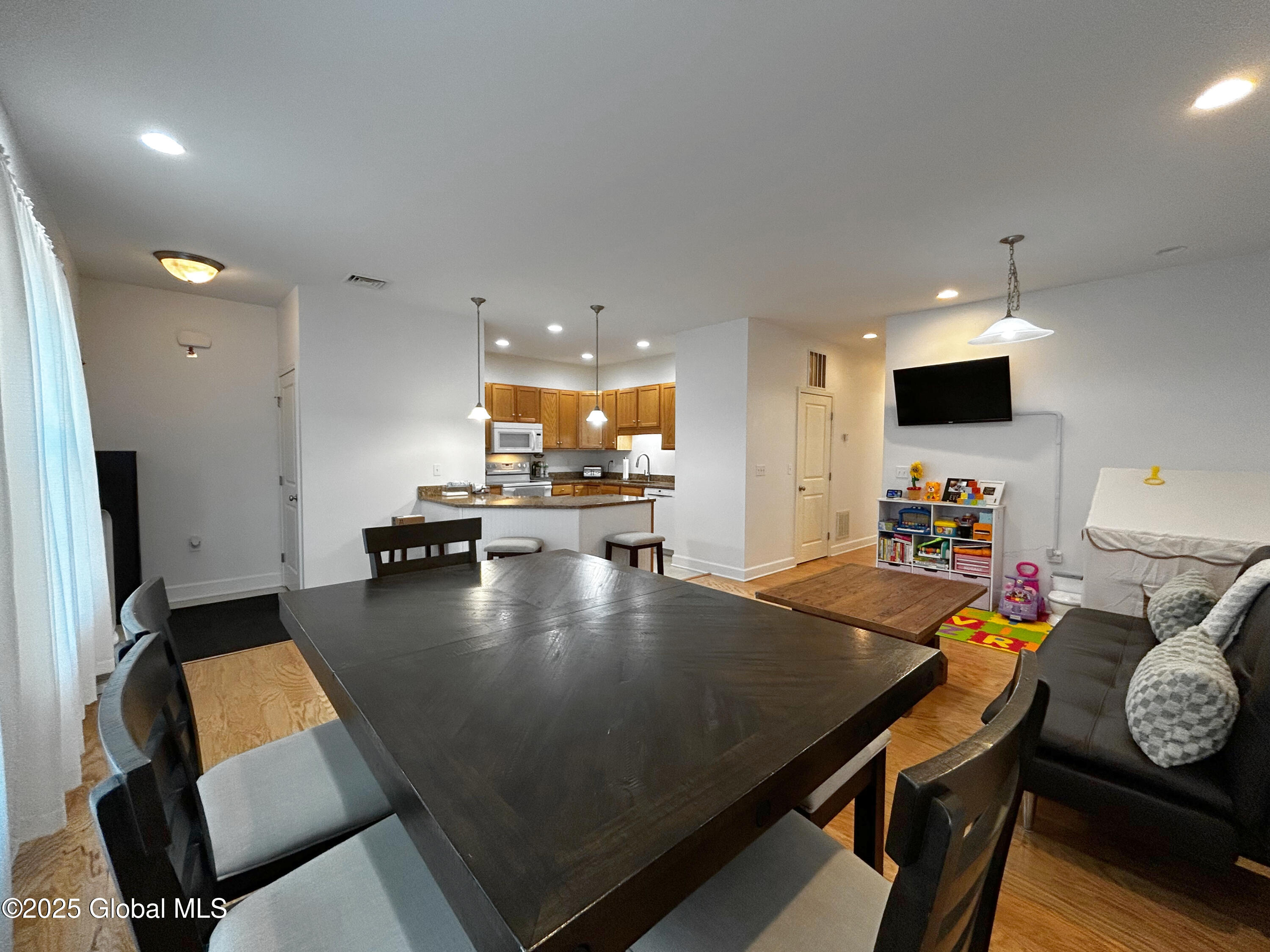 73 Saratoga Road, Unit 3 Schenectady, NY 12302 - Photo 9 of 37 8