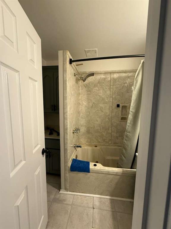 110 Foxfire Drive Warner Robins, GA 31093 - Photo 17 of 27 a bathroom with a shower and a sink