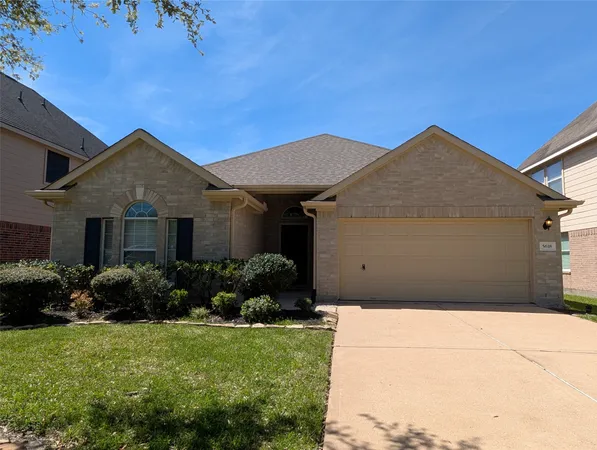 $299,900 | 5618 Savannah Woods Lane, Rosharon, TX 77583