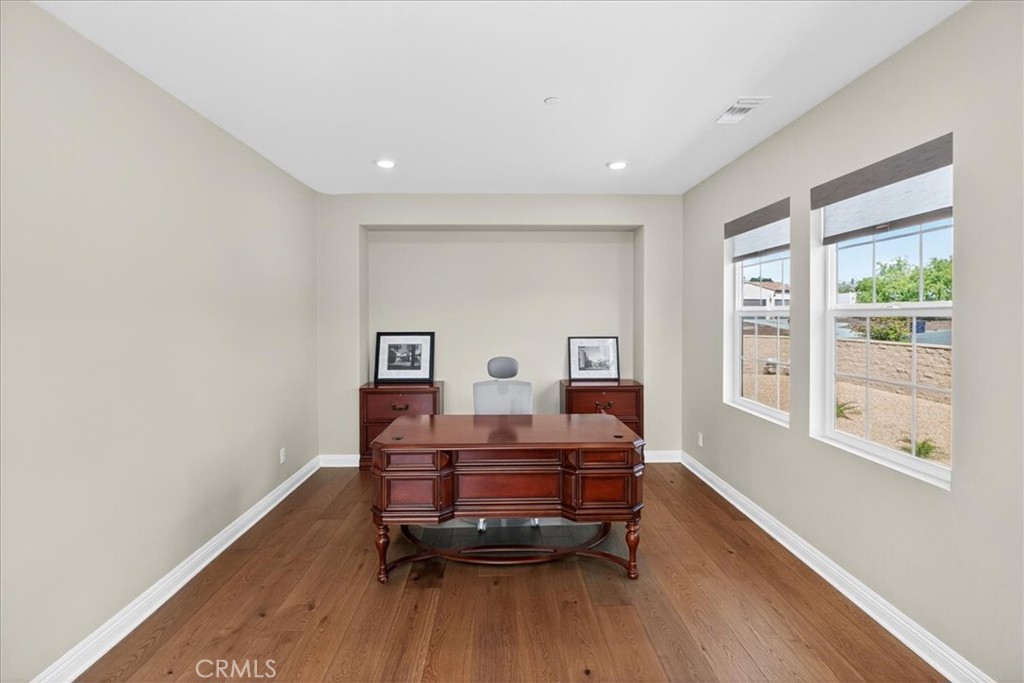 16069 Ranchview Court Riverside, CA 92504 - Photo 32 of 74 Sitting Area in Primary Suite