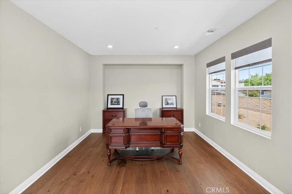 16069 Ranchview Court Riverside, CA 92504 - Photo 32 of 74 Sitting Area in Primary Suite