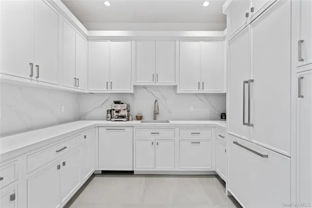 $3,999,998 | 204 Centre Island Road, Oyster Bay, NY 11771