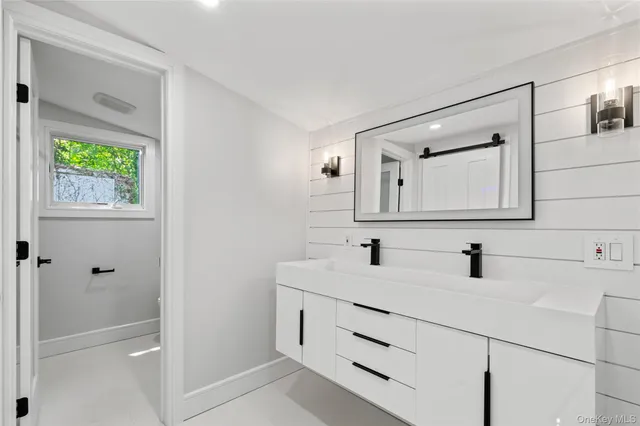 $3,999,998 | 204 Centre Island Road, Oyster Bay, NY 11771