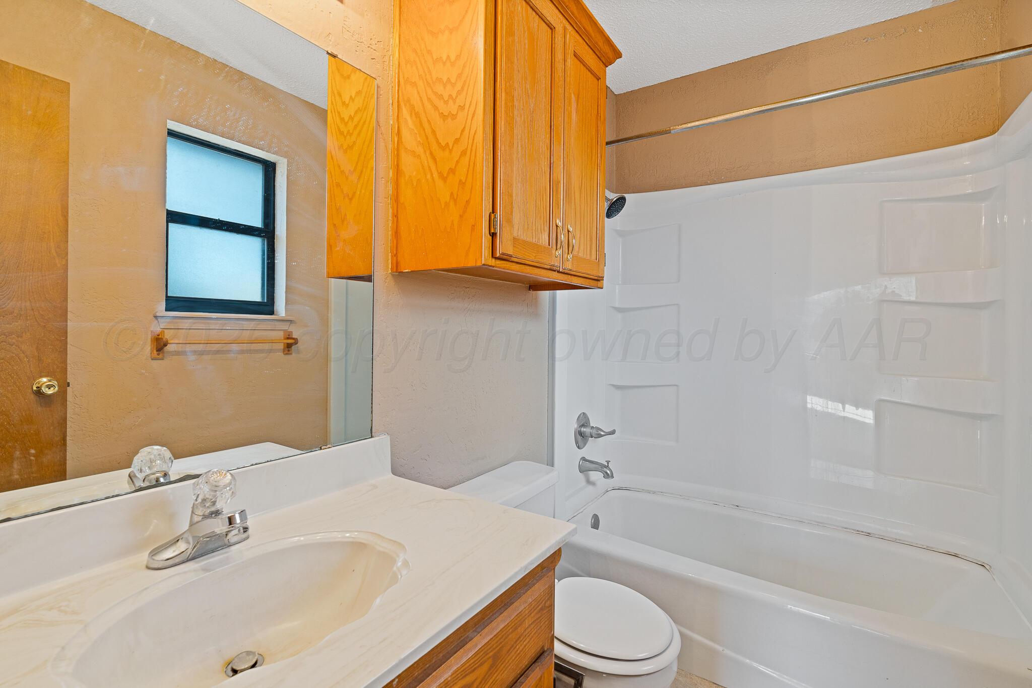 4211 Jamie Trail Amarillo, TX 79110 - Photo 11 of 17 Main Bathroom