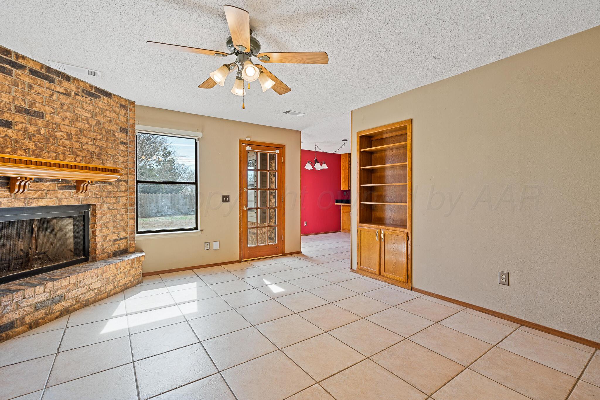 4211 Jamie Trail Amarillo, TX 79110 - Photo 4 of 17 Living Area view 2