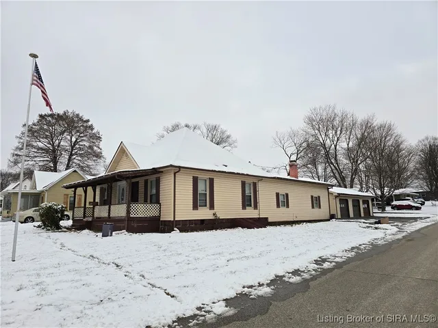 $180,000 | 901 North College Avenue, Salem, IN 47167