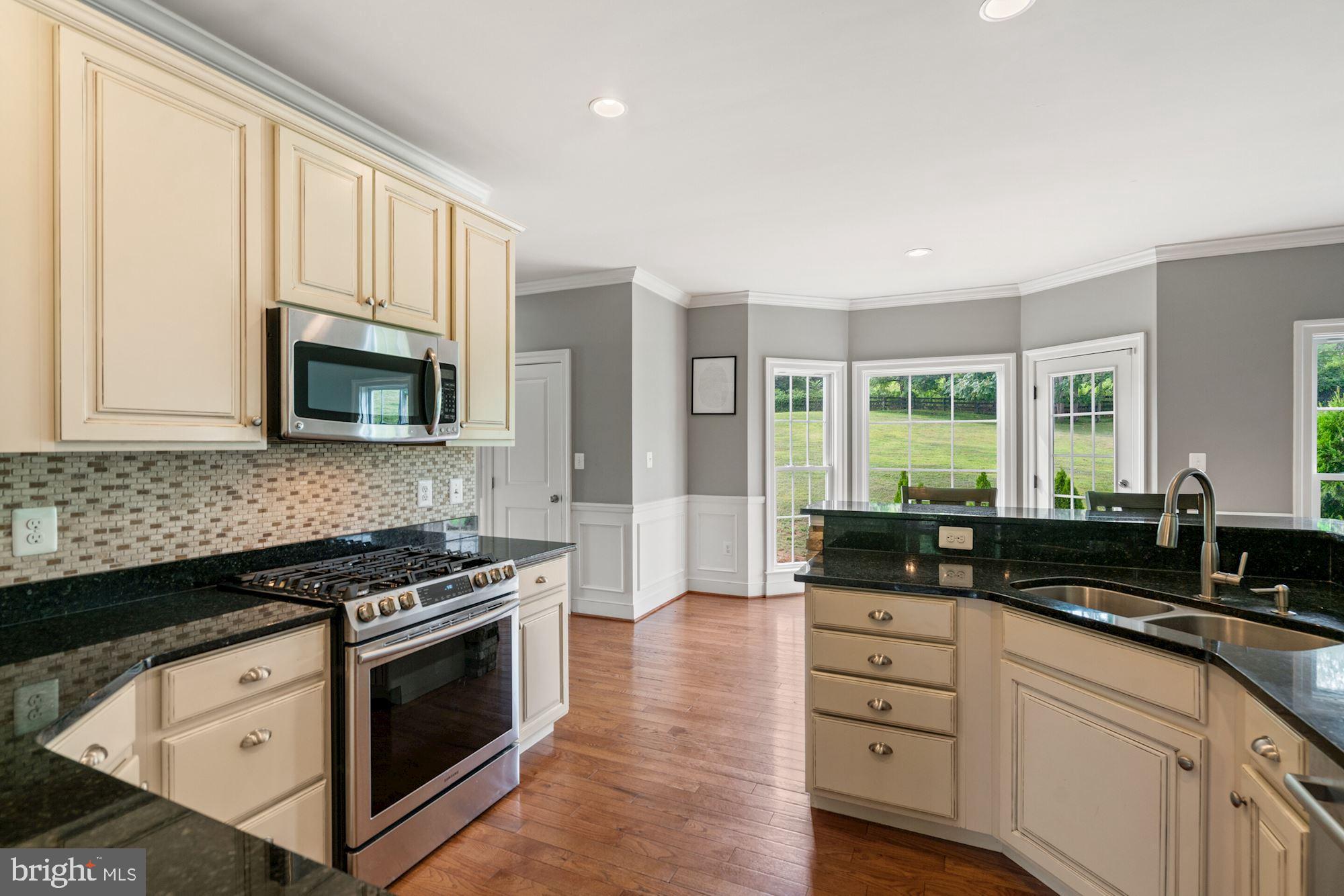 3276 Rokeby Road Delaplane, VA 20144 - Photo 14 of 55 Kitchen and breakfast room