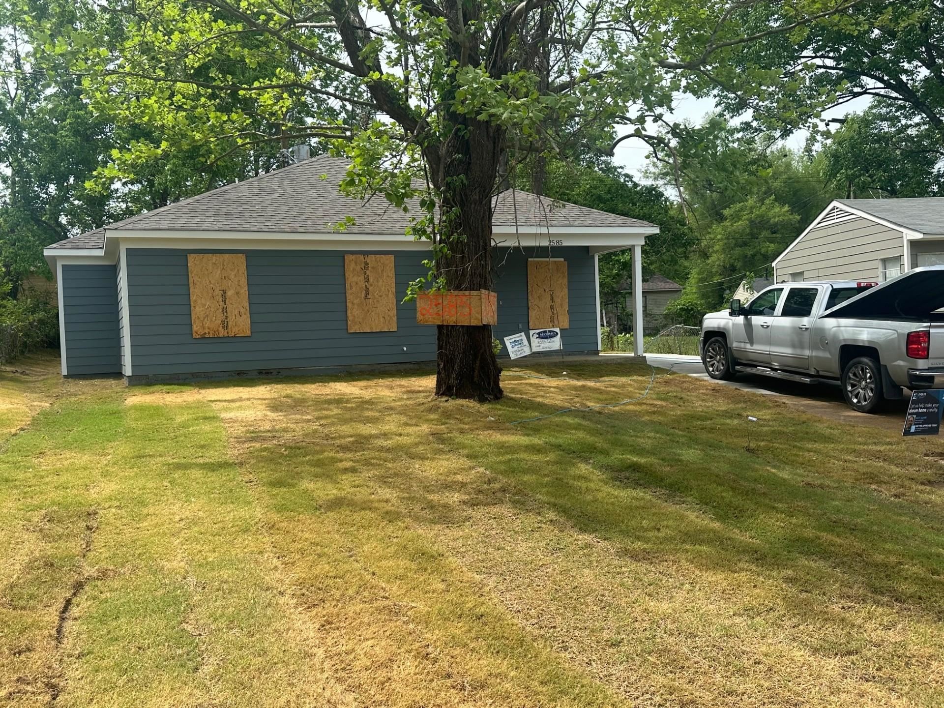 2585 Callie Road Memphis, TN 38127 - Photo 2 of 13 Single story home featuring roof with shingles and a front lawn