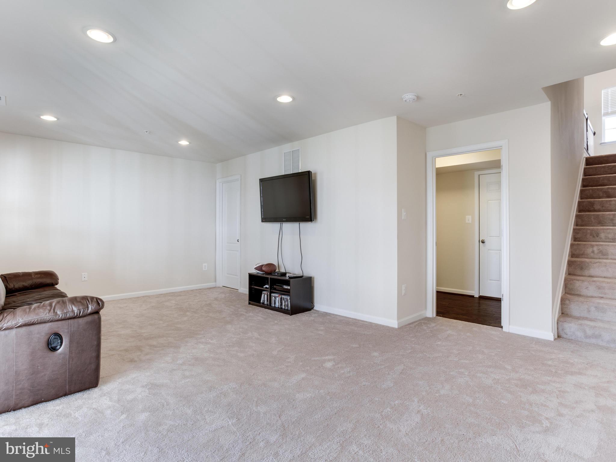 1051 Red Clover Road Gambrills, MD 21054 - Photo 24 of 30 Family Room