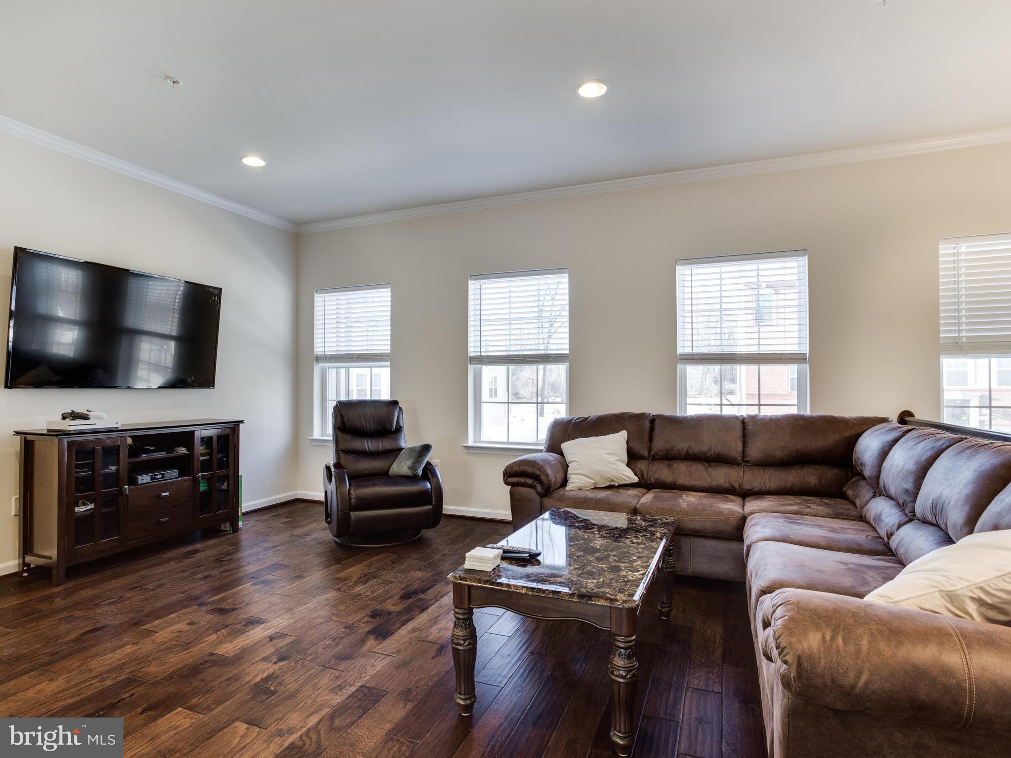 1051 Red Clover Road Gambrills, MD 21054 - Photo 5 of 30 Living Room