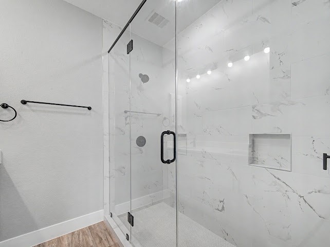 1220 Appaloosa Circle Angleton, TX 77515 - Photo 29 of 31 Primary Bathroom