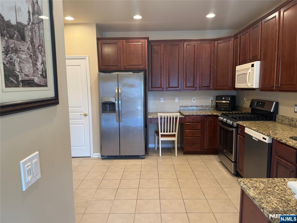 5408 Warrens Way Wanaque, NJ 07465 - Photo 12 of 36