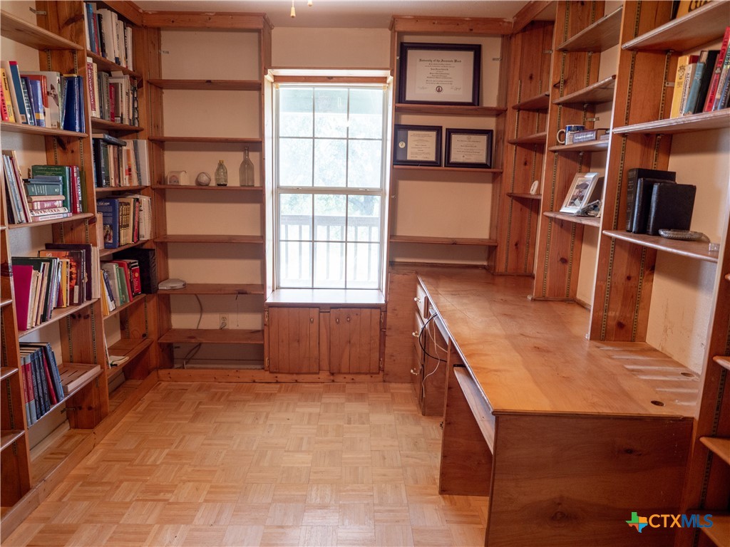 6611 Tigre Road Beeville, TX 78102 - Photo 15 of 31 a room with bookshelf and a window