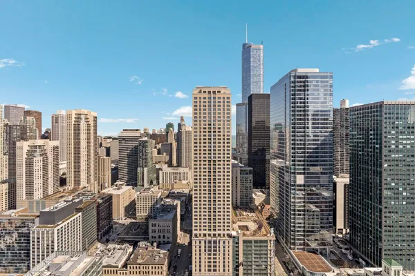 $565,000 | 400 North LaSalle Drive, Unit 4302, Chicago, IL 60654
