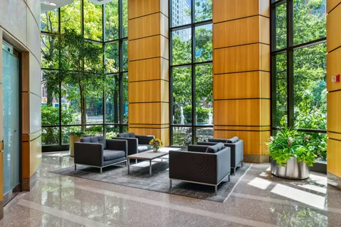 $565,000 | 400 North LaSalle Drive, Unit 4302, Chicago, IL 60654