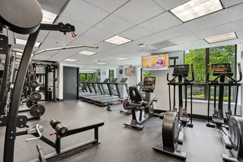 $565,000 | 400 North LaSalle Drive, Unit 4302, Chicago, IL 60654