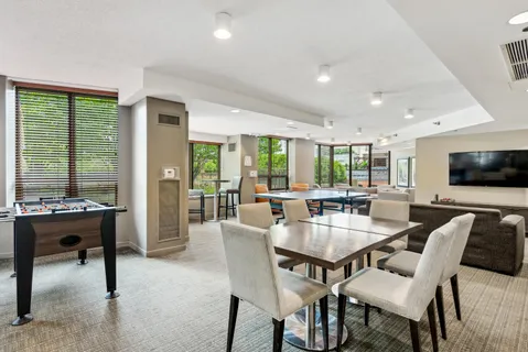 $565,000 | 400 North LaSalle Drive, Unit 4302, Chicago, IL 60654