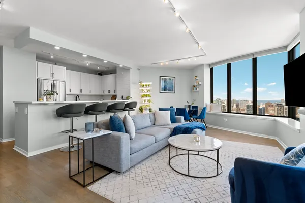 $565,000 | 400 North LaSalle Drive, Unit 4302, Chicago, IL 60654