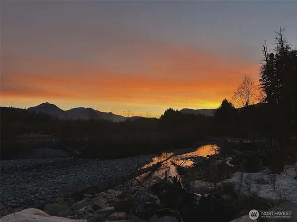 $875,000 | 104 Luna Lane, Packwood, WA 98361