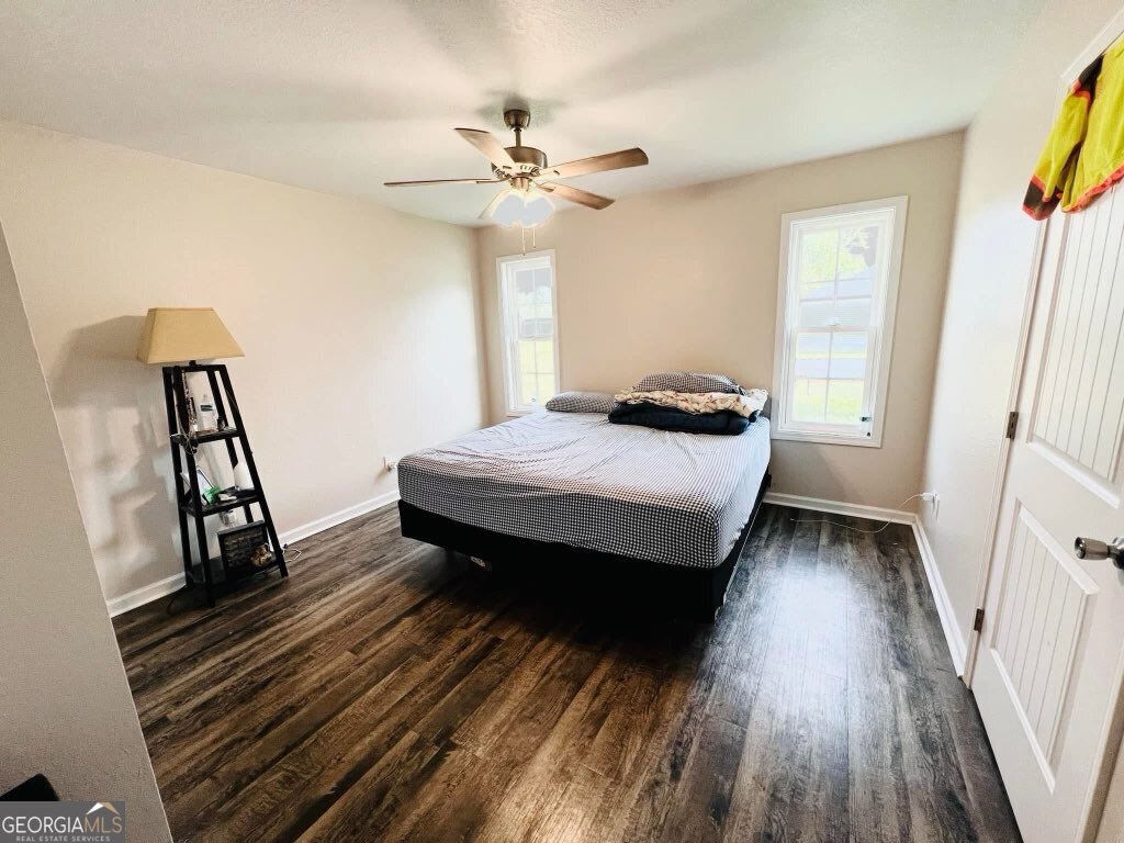 75 Gov Seay Road Collins, GA 30421 - Photo 6 of 7 a bedroom with a bed and a table