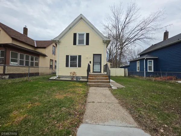$264,500 | 853 Conway Street, St. Paul, MN 55106