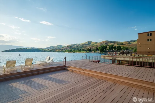 $359,000 | 322 West Woodin Avenue, Unit 512, Chelan, WA 98816