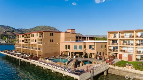 $359,000 | 322 West Woodin Avenue, Unit 512, Chelan, WA 98816