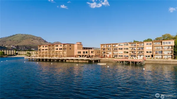 $359,000 | 322 West Woodin Avenue, Unit 512, Chelan, WA 98816
