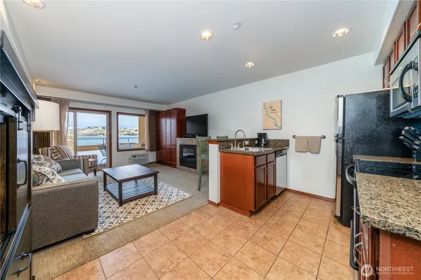 $359,000 | 322 West Woodin Avenue, Unit 512, Chelan, WA 98816