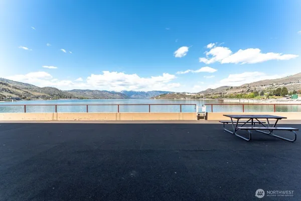 $359,000 | 322 West Woodin Avenue, Unit 512, Chelan, WA 98816