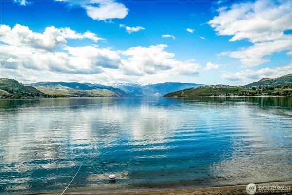 $359,000 | 322 West Woodin Avenue, Unit 512, Chelan, WA 98816