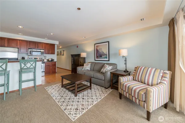 $359,000 | 322 West Woodin Avenue, Unit 512, Chelan, WA 98816