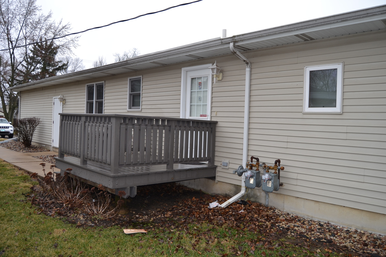 208 Nebraska Street, Unit A Ottawa, IL 61350 - Photo 14 of 14 a view of a yard with a deck