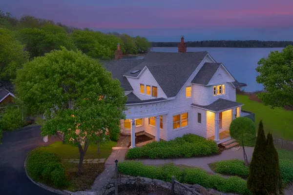 $3,150,000 | 16 Town Landing Road, Cumberland, ME 04110