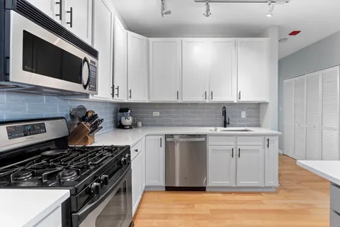 $499,900 | 1212 North Wells Street, Unit 1505, Chicago, IL 60610