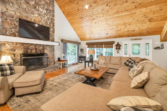 $2,200 | 47 Winterhaven Road, Wolfeboro, NH 03894