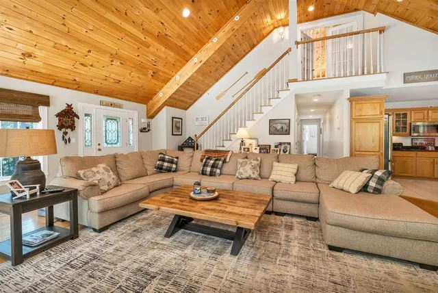 $2,200 | 47 Winterhaven Road, Wolfeboro, NH 03894