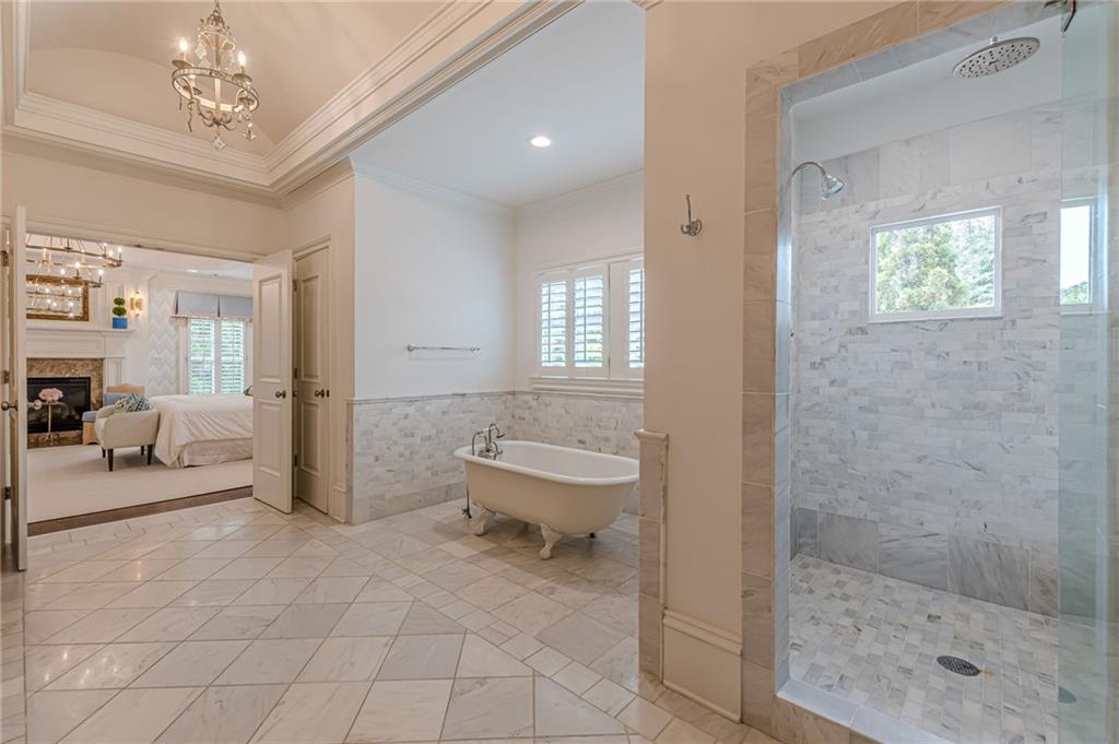 2010 Caladium Way Roswell, GA 30075 - Photo 32 of 71 a spacious bathroom with a toilet sink and shower