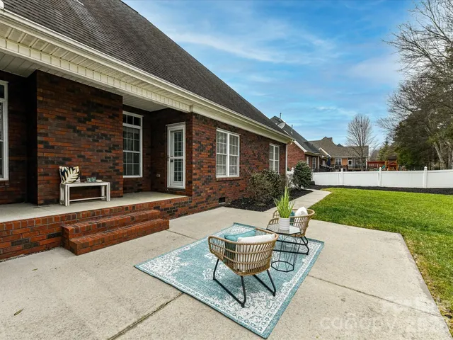 $560,000 | 702 King Fredrick Lane Southwest, Concord, NC 28027