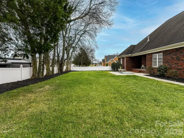 $560,000 | 702 King Fredrick Lane Southwest, Concord, NC 28027