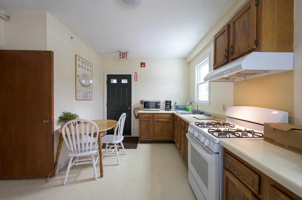 194 School Street Quincy, MA 02169 - Photo 11 of 36