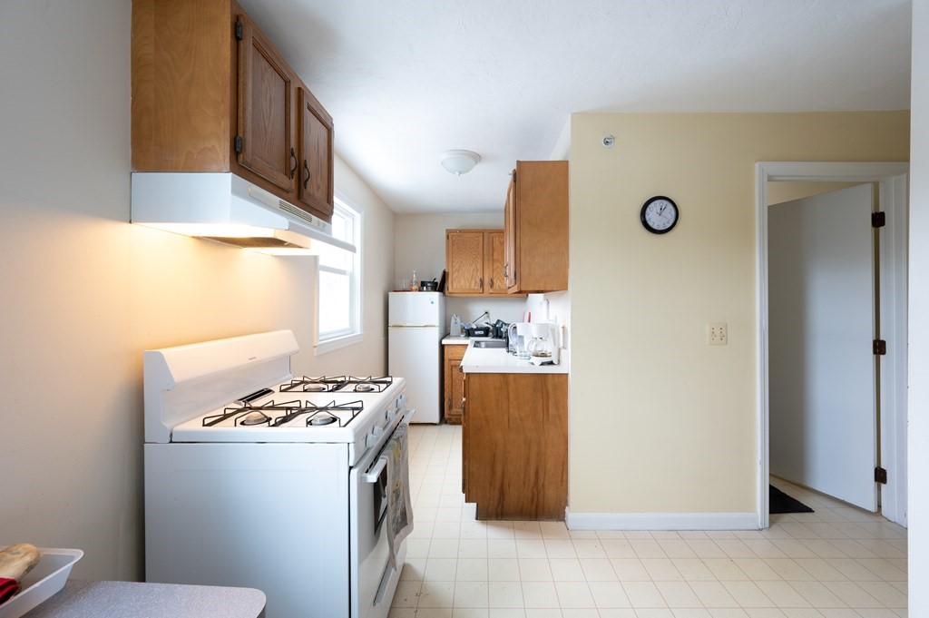 194 School Street Quincy, MA 02169 - Photo 5 of 36