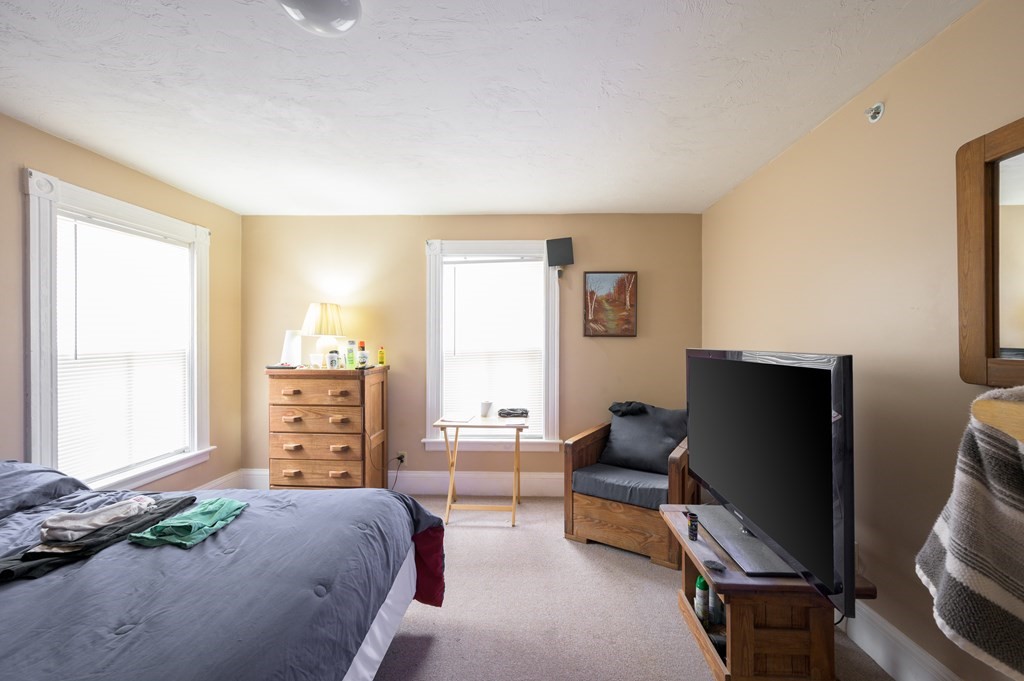 194 School Street Quincy, MA 02169 - Photo 7 of 36