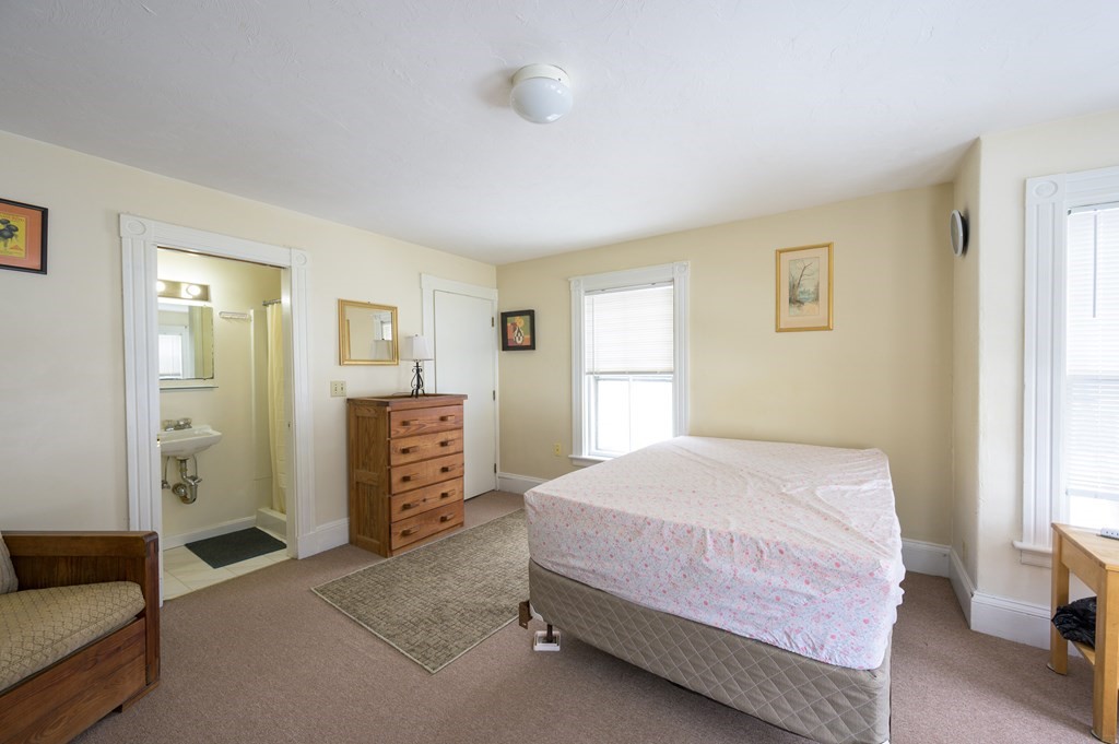 194 School Street Quincy, MA 02169 - Photo 8 of 36