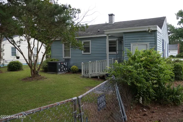 $1,200 | 917 Simmons Street, New Bern, NC 28560