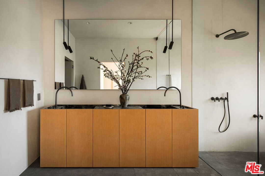 3736 Lowry Road Los Angeles, CA 90027 - Photo 17 of 32 Gallery Image 17