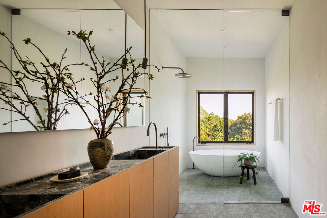 3736 Lowry Road Los Angeles, CA 90027 - Photo 18 of 32 Gallery Image 18