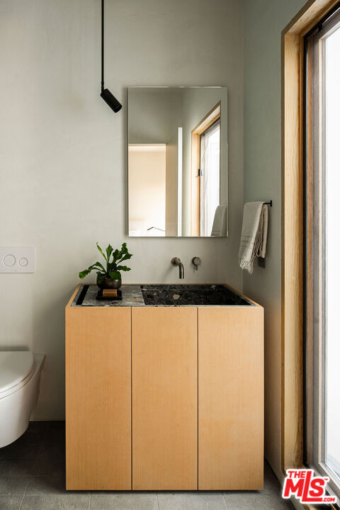 3736 Lowry Road Los Angeles, CA 90027 - Photo 21 of 32 Gallery Image 21